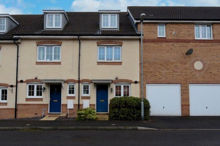 3 Bedroom Property To Rent In Tristram Close, Yeovil, BA21