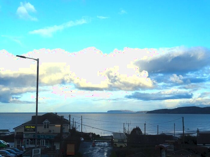 2 Bedroom Flat To Rent In First Floor Flat, Fron, Benllech, Ynys Mon, LL74