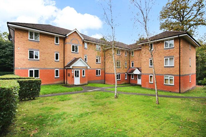 2 Bedroom Apartment To Rent In Masefield Gardens, Crowthorne, RG45