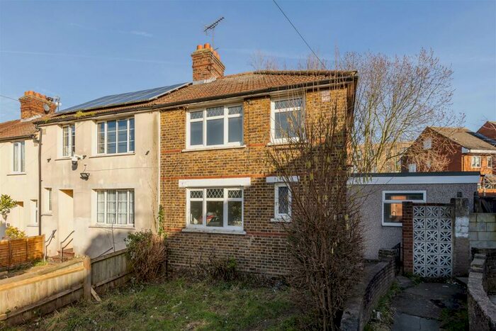 3 Bedroom House To Rent In Wigram Square, Walthamstow, E17