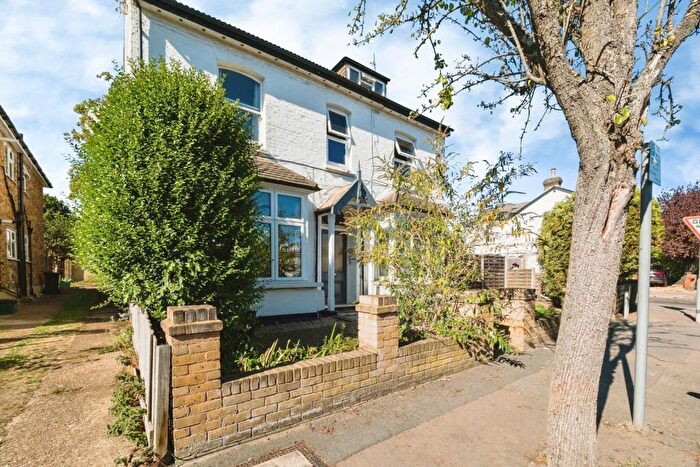 1 Bedroom Flat For Sale In Cleveland Road, London, E18