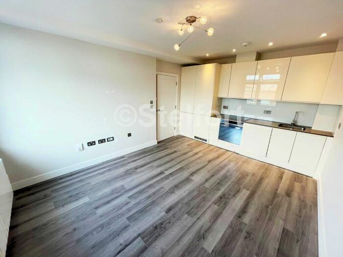 1 Bedroom Apartment To Rent In Bridge Court, Bridge Street, Hemel Hempstead, HP1