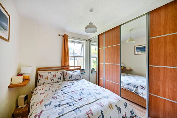 1 Bedroom Flat To Rent In Windmill Rise, Kingston Hill, Kingston Upon Thames, KT2