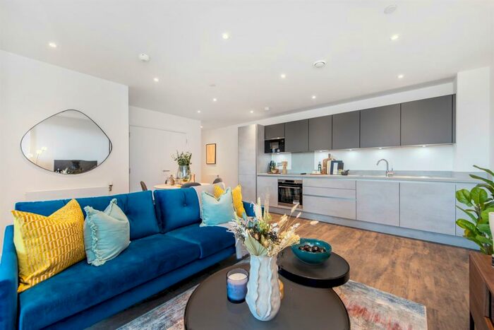 1 Bedroom Apartment To Rent In Bed Rd Floor, Valentines House In Beam Park, RM13