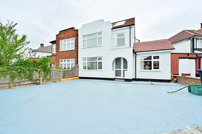 Studio To Rent In Preston Hill, Kenton, Harrow, HA3