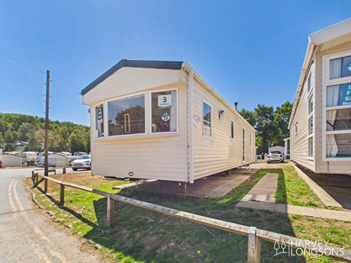 3 Bedroom Mobile/park Home For Sale In Ivyhouse Lane, Hastings, TN35