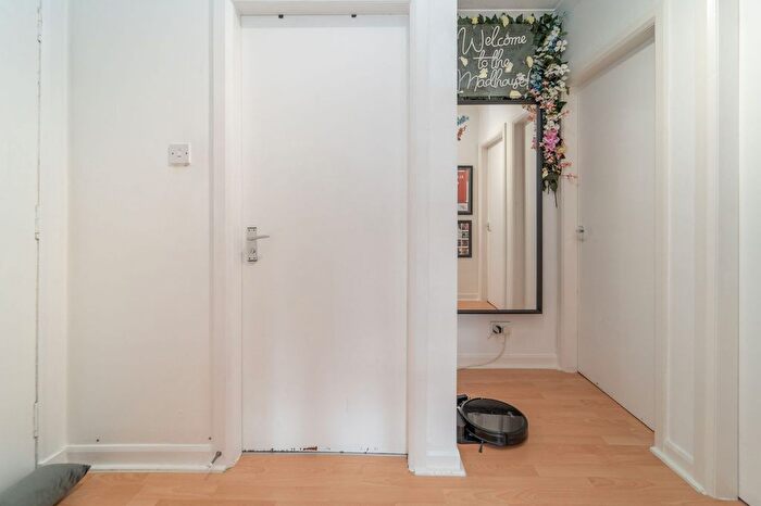 2 Bedroom Flat For Sale In Redhouse Court, Blackburn, EH47