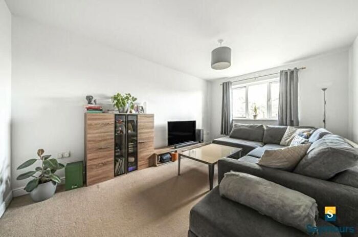 1 Bedroom Flat To Rent In Woodlands Close, Guildford, GU1