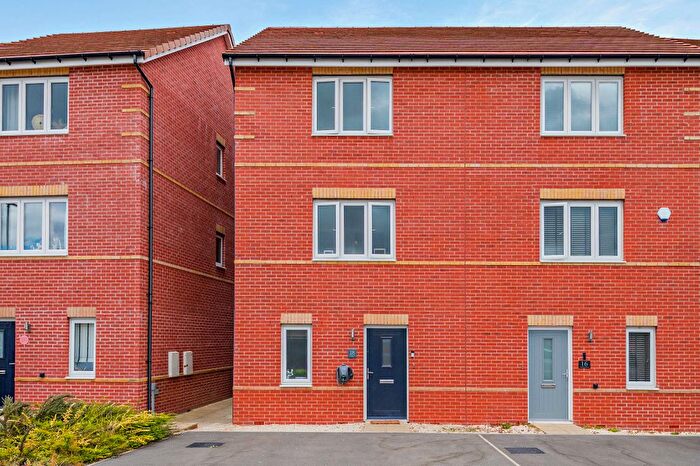 3 Bedroom Semi Detached House For Sale In Towchester Drive, Castleford, West Yorkshire, WF10