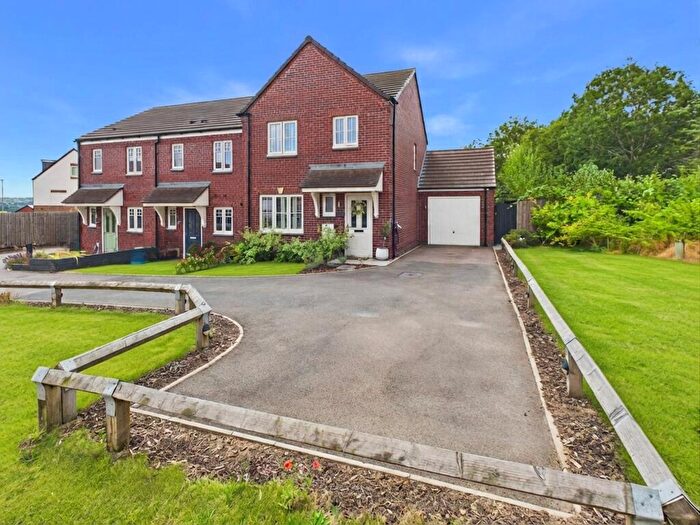3 Bedroom End Of Terrace House For Sale In Hawksbeard Close, Tamworth, B79