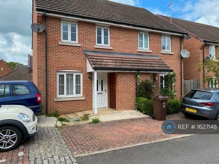 3 Bedroom End Of Terrace House To Rent In Avian Avenue, Frogmore, St. Albans, AL2