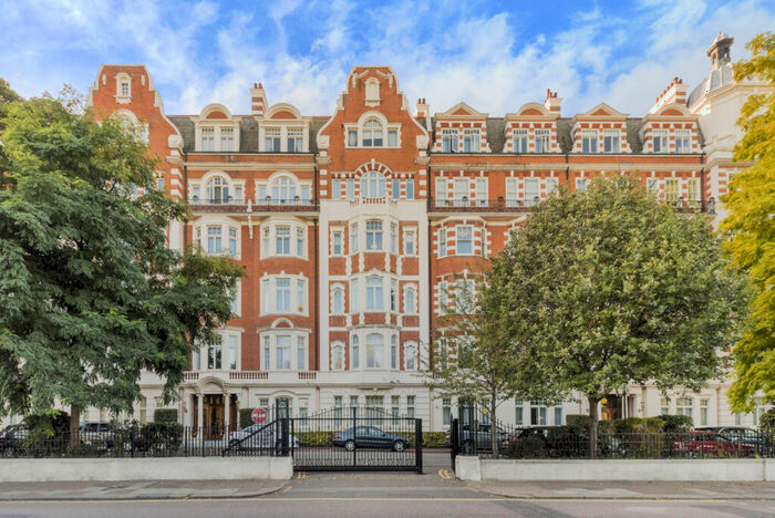 3 Bedroom Flat To Rent In North Gate, Prince Albert Road, NW8