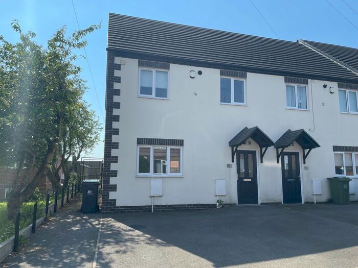 3 Bedroom Town House To Rent In Birchwood Lane, Somercotes, Alfreton, DE55