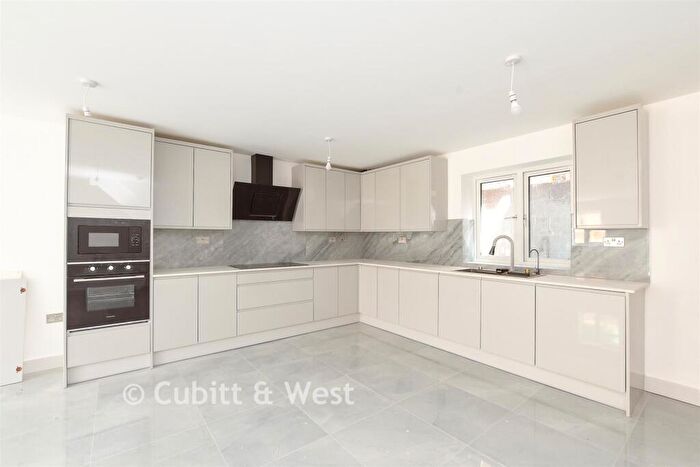 4 Bedroom Detached House For Sale In Station Approach, Whyteleafe, Surrey, CR3