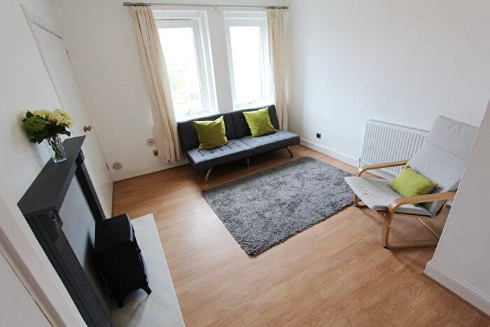 2 Bedroom Flat To Rent In Sleigh Drive, Edinburgh, EH7