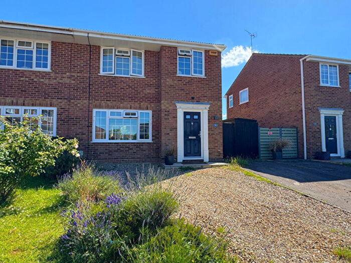 3 Bedroom Semi-Detached House For Sale In Fox Way, Buckingham, MK18