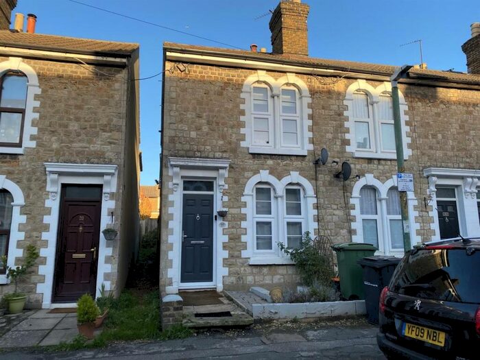 3 Bedroom End Of Terrace House To Rent In Maidstone, ME14