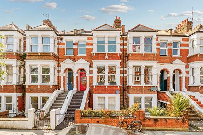 4 Bedroom Maisonette For Sale In Stanlake Road, London, W12
