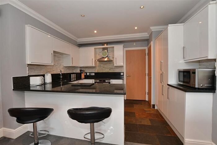4 Bedroom End Of Terrace House For Sale In Norsey Road, Billericay, Essex, CM11