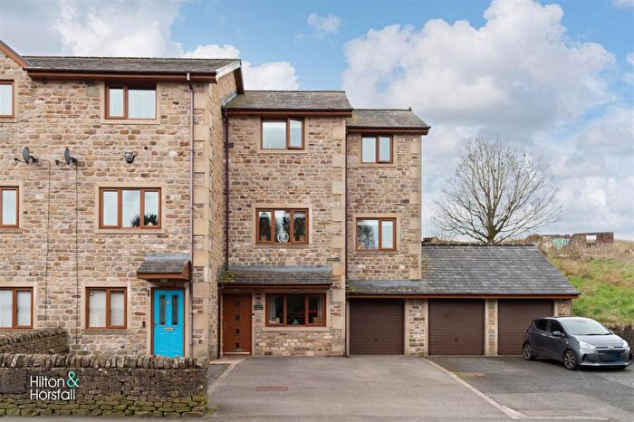 3 Bedroom Town House For Sale In Skipton Road, Trawden, Colne, BB8