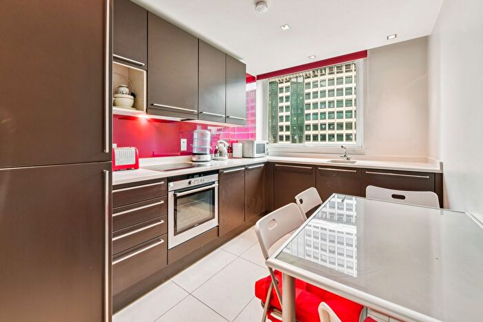 3 Bedroom Flat To Rent In Palace Street, London, SW1E