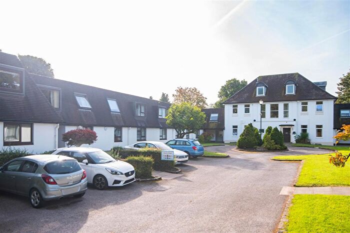 2 Bedroom Flat For Sale In Chestnut Court, Leyland, PR25