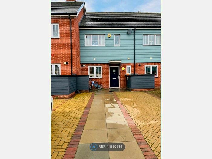 3 Bedroom Terraced House To Rent In Melford Road, Slough, SL2