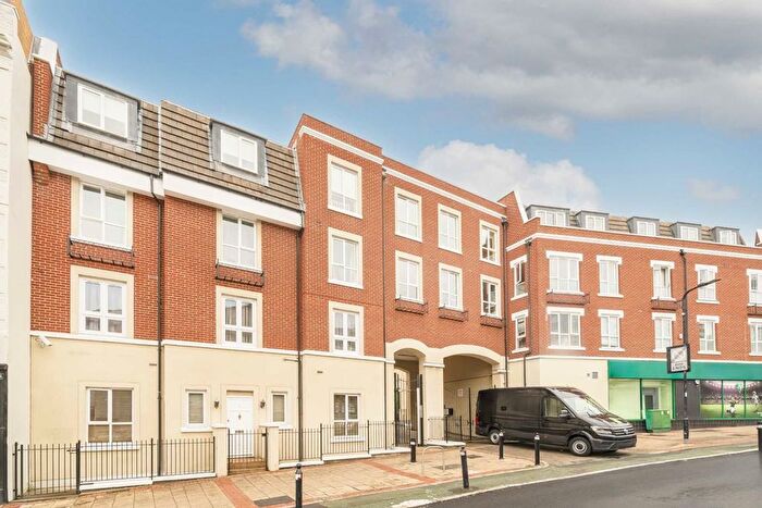 2 Bedroom Flat To Rent In Church Road, Acton, W3