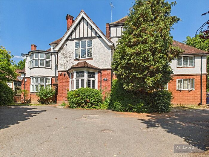 2 Bedroom Flat To Rent In Kingsdowne Road, Surbiton, United Kingdom, KT6