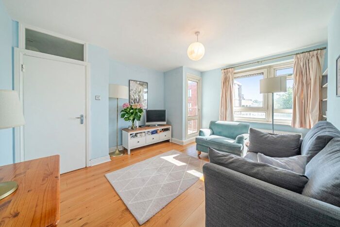 2 Bedroom Flat For Sale In Hydethorpe Road, London, SW12