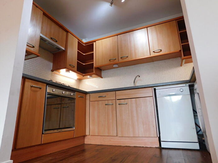2 Bedroom Flat To Rent In , Albion Gardens, Edinburgh, EH7