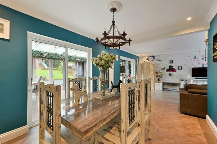 4 Bedroom Detached House For Sale In Chipstead Lane, Tadworth, KT20