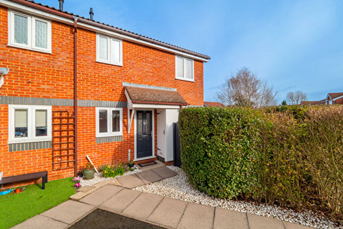1 Bedroom End Of Terrace House For Sale In Cotswold Way, Worcester Park, KT4