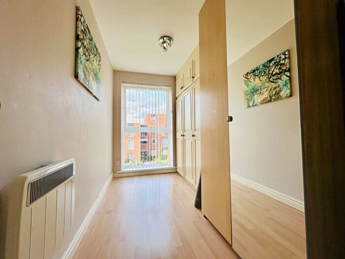 2 Bedroom Flat For Sale In Lidgett Park Court, Roundhay, Leeds, LS8
