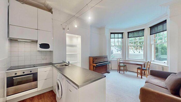 2 Bedroom Flat To Rent In Milton Park, Highgate, N6