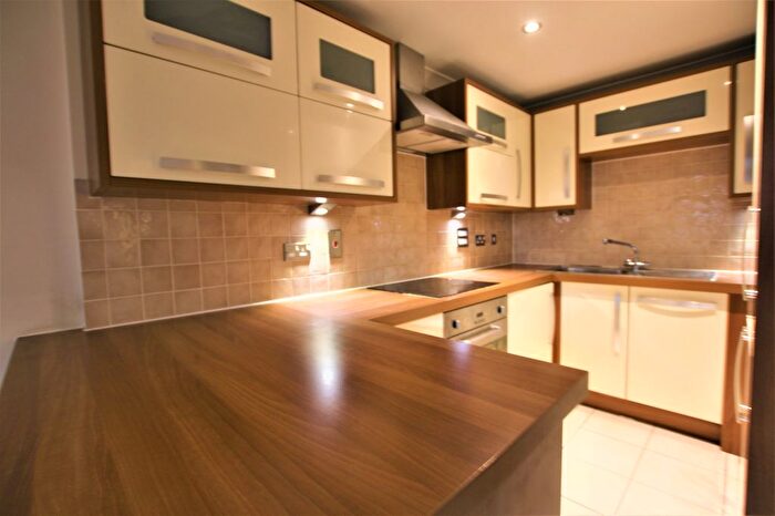 1 Bedroom Flat To Rent In Park Street, Colnbrook, Slough, SL3