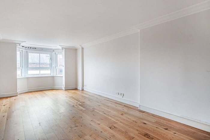 3 Bedroom Flat To Rent In Wrights Lane, Kensington, London, W8