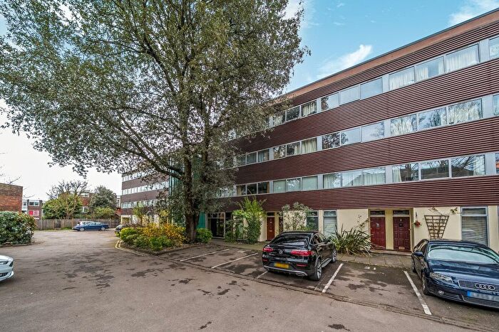 2 Bedroom Maisonette For Sale In Claudia Place, Southfields, SW19