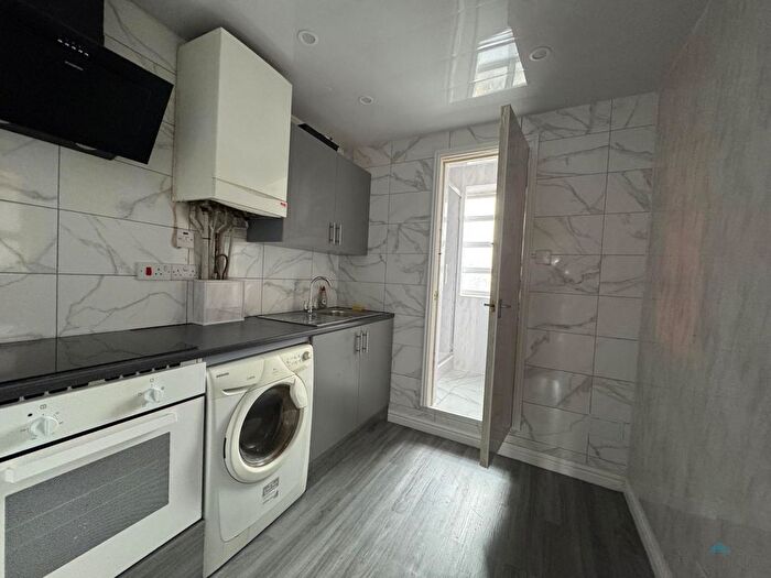 2 Bedroom Flat To Rent In High Road, Leyton, E10