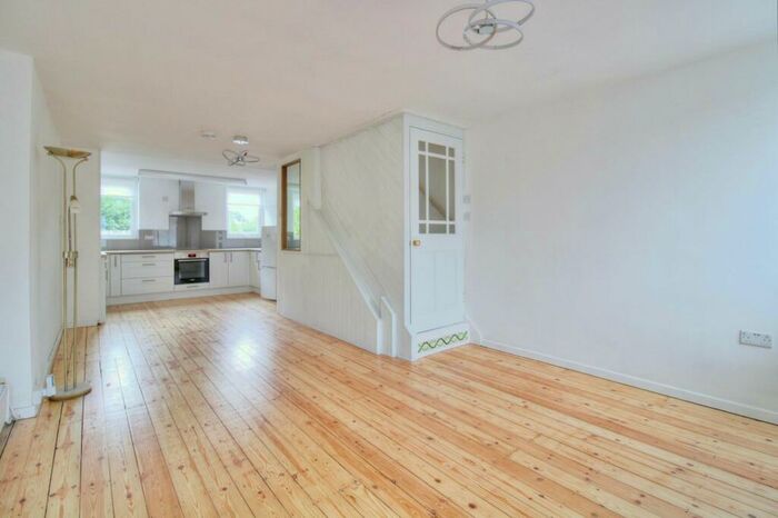 3 Bedroom Semi-Detached House To Rent In Harefields, Oxford, Oxfordshire, OX2