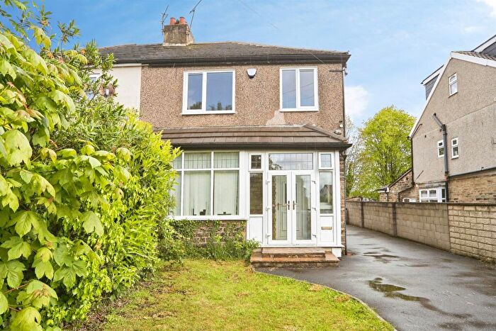 3 Bedroom Semi-Detached House For Sale In Duchy Avenue, Bradford, BD9