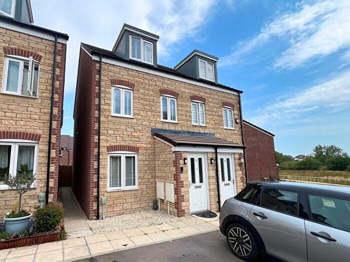 3 Bedroom Town House To Rent In Scott-Ashe Close, Chippenham, SN15