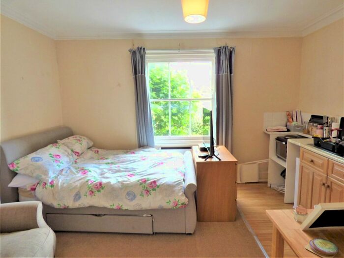 Studio To Rent In Udney Park Road, Teddington, Middlesex, TW11