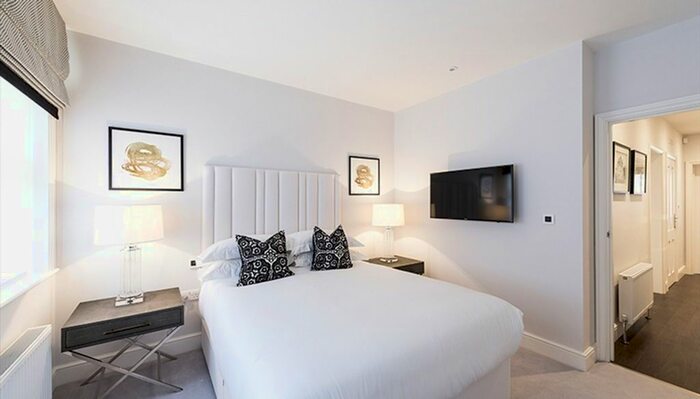 3 Bedroom Flat To Rent In Hamlet Gardens, London, W6