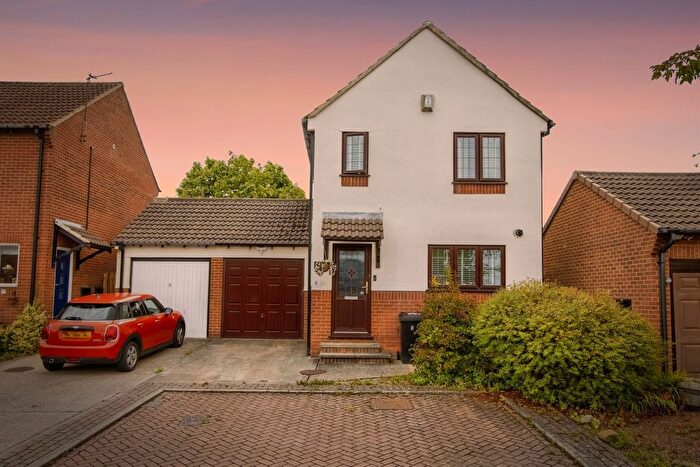 3 Bedroom Detached House For Sale In Burr Tree Vale, Leeds, LS15