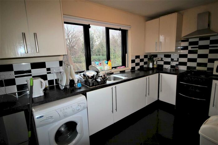 3 Bedroom Town House To Rent In **£pppw** Lenton Manor, Lenton, NG7