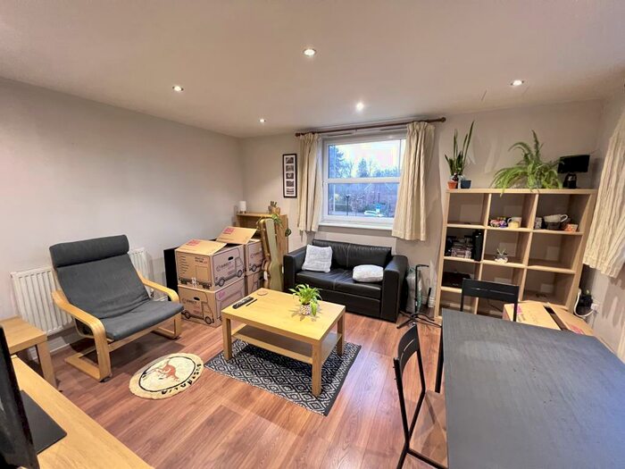 2 Bedroom Apartment To Rent In Russet Drive, St Albans, AL4