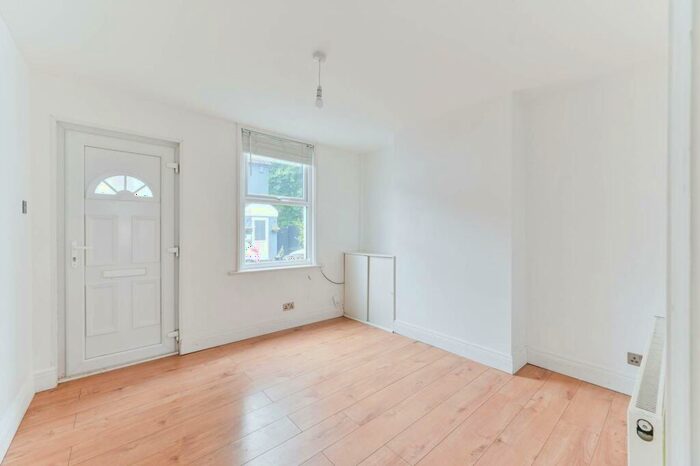 2 Bedroom Terraced House To Rent In Cliffe Road, South Croydon, CR2