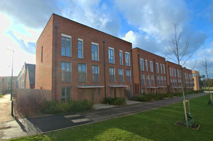 5 Bedroom Semi-Detached House To Rent In Renard Way, Trumpington, Cambridge, CB2