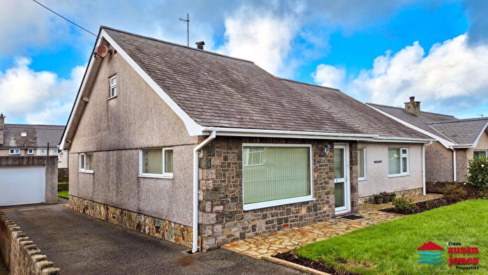 3 Bedroom Detached Bungalow For Sale In Morfa Nefyn, Pwllheli, LL53
